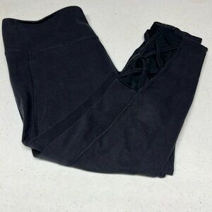 Fabletics Capri Leggings Black